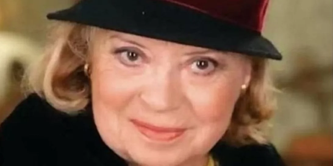 Άννα Κυριακού | Ο εμβληματικός ρόλος της "θείας Μπεμπέκας" που σημάδεψε την καριέρα της - και με αυτόν θα τη θυμόμαστε για πάντα