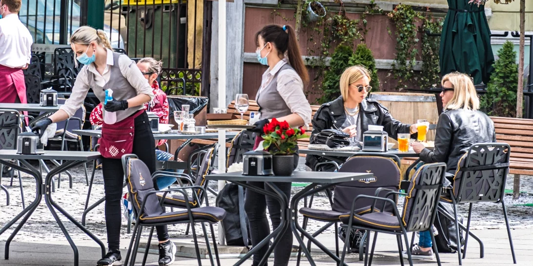 Υποχρεωτικός έλεγχος από σήμερα σε μη εμβολιασμένους εργαζόμενους σε εστίαση - τουρισμό