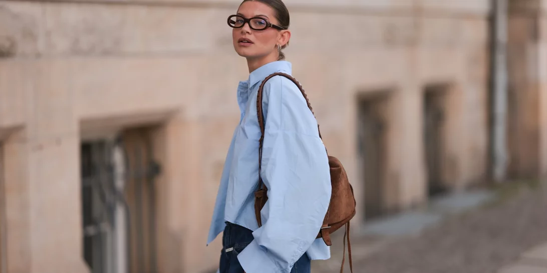 Αυτή η κομψή bucket bag από τη Stradivarius κοστίζει 19,99 € και είναι η τέλεια λύση για το γραφείο