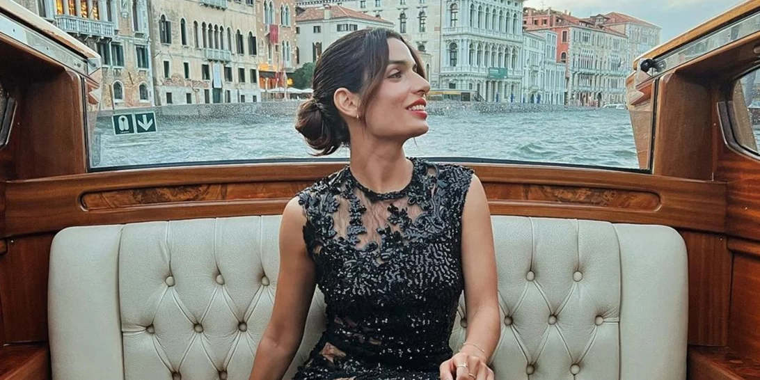 Glam vibes και red carpet | Όλα τα looks της Τόνιας Σωτηροπούλου στο φεστιβάλ της Βενετίας