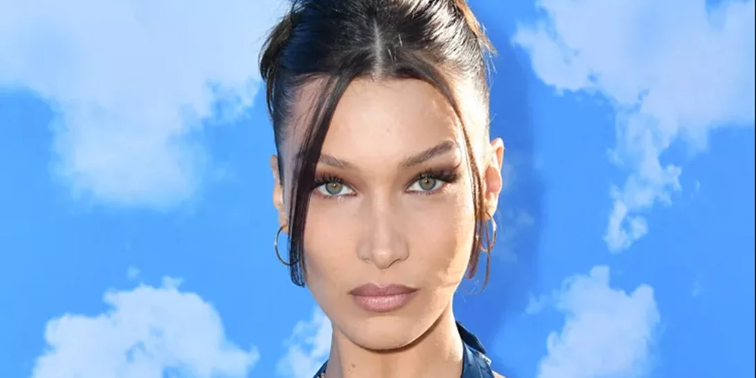 Bella Hadid | Η denim εμφάνιση με άρωμα old Hollywood