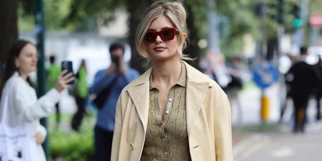 Αυτό το butter yellow ημίπαλτο από τη Stradivarius θα δώσει ανοιξιάτικη πινελιά στις εμφανίσεις σου με μόλις 39,99 €