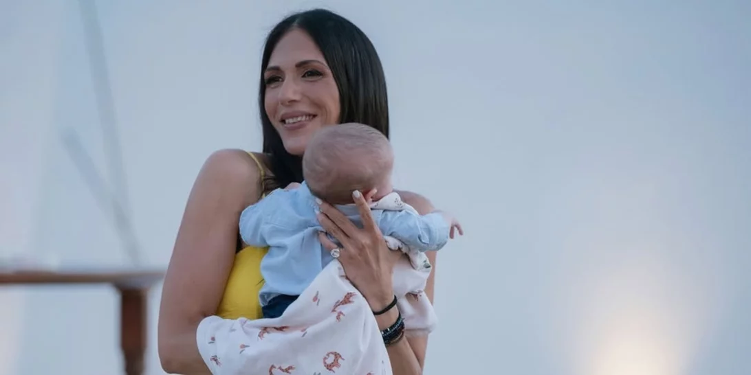 Μάριος Κωνσταντινίδης | Ο γιος της Ανθής Βούλγαρη απολαμβάνει τα παιχνίδια του στην πισίνα και είναι ό,τι πιο cute είδαμε σήμερα