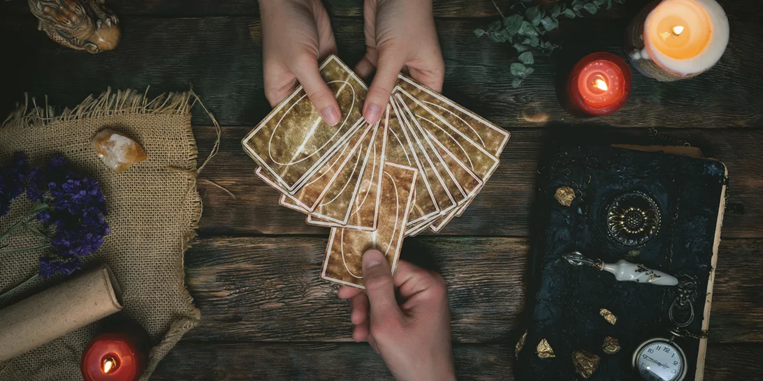 Επίθεση με βιτριόλι | Αυτή είναι η χαρτορίχτρα που επηρέαζε την Κακαράντζουλα - Είχε καταδικαστεί για απάτη