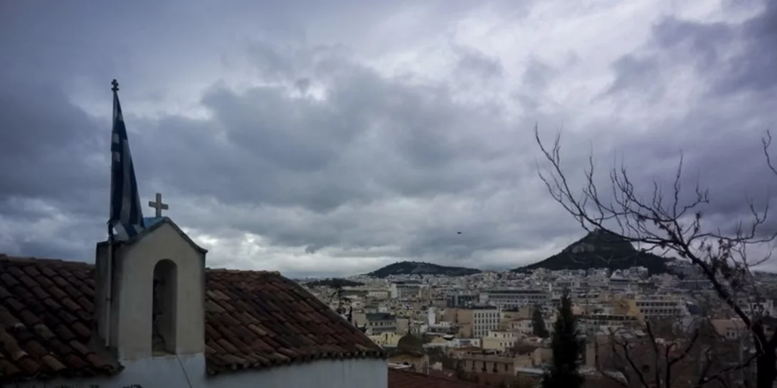 Συννεφιασμένος καιρός με νοτιάδες και τοπικές καταιγίδες - Εως 17 βαθμούς το θερμόμετρο στην Αττική