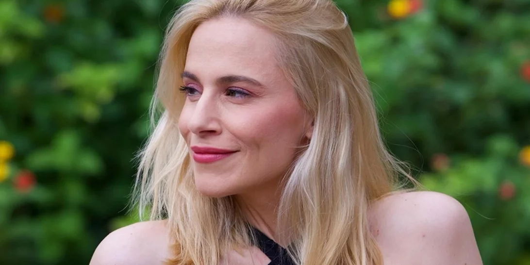 Η Νάντια Μπουλέ με την κόρη της στο Λονδίνο | Με κοτσιδάκια και φόντο το ηλιοβασίλεμα