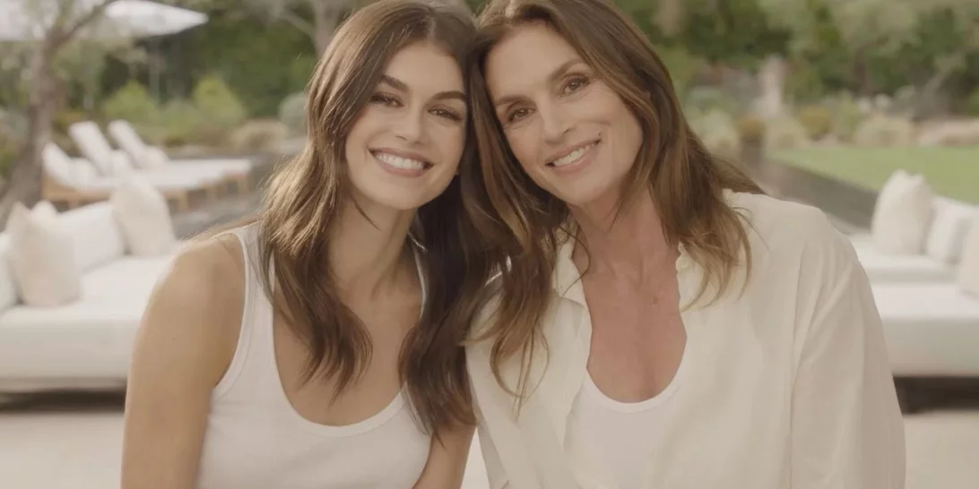 Τα must καλοκαιρινά κομμάτια από τη Zara σύμφωνα με την Kaia Gerber και τη Cindy Crawford