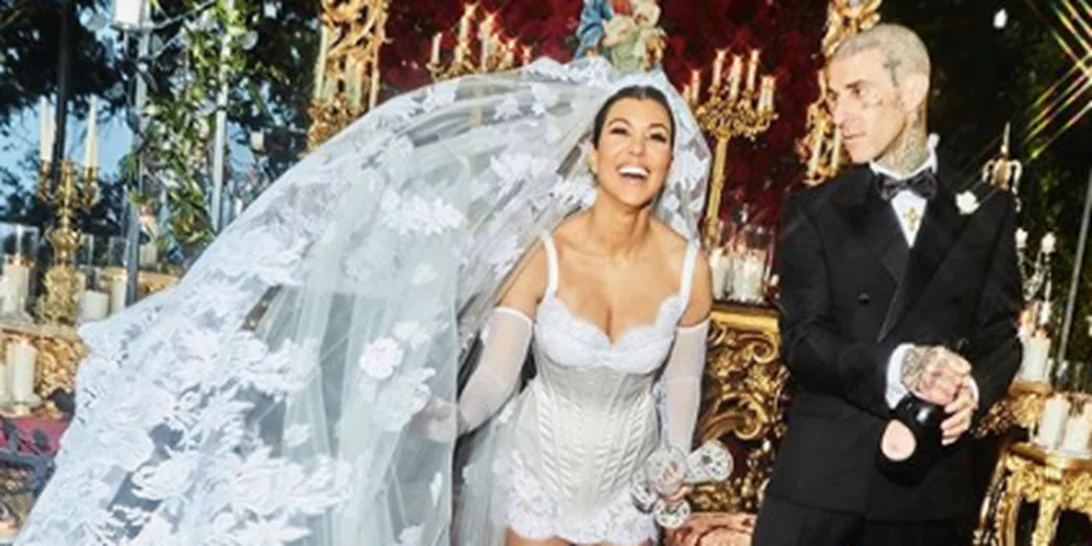 Kourtney Kardashian | Το νυφικό μανικιούρ της είναι ξεκάθαρα #nailgoals