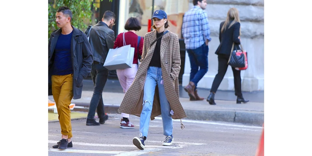 Πώς συνδυάζουν το τζιν παντελόνι οι celebrities;