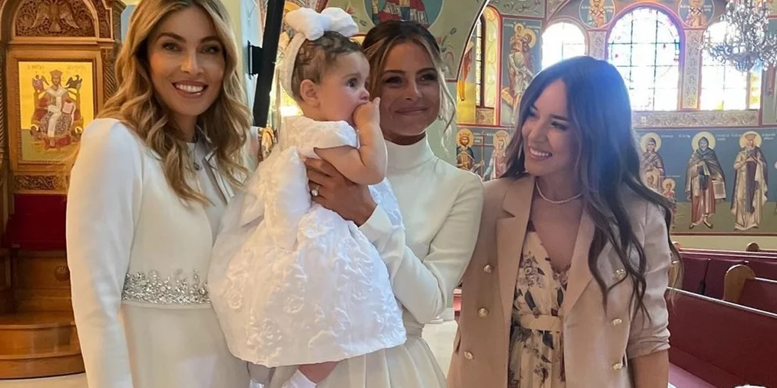 Η Μαρία Μενούνος βάφτισε την κόρη της Αθηνά | Οι διάσημοι καλεσμένοι και το "άρωμα" Ελλάδας