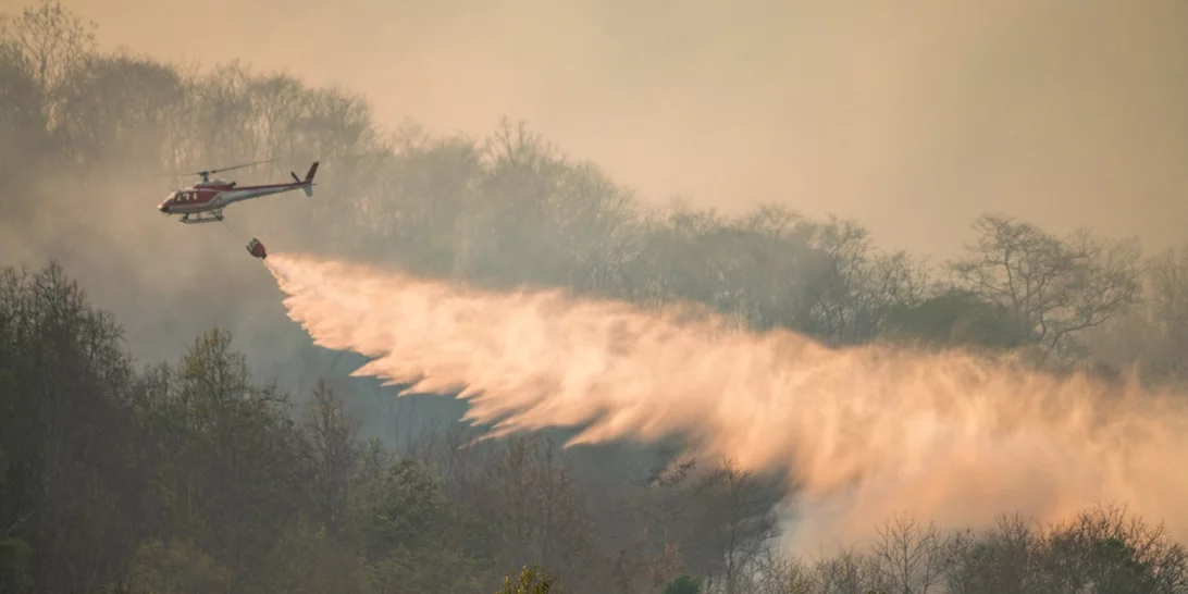 Άγιος Όρος | Διάσπαρτες εστίες της φωτιάς στην περιοχή Κερασιά - Επιχειρούν εναέρια μέσα