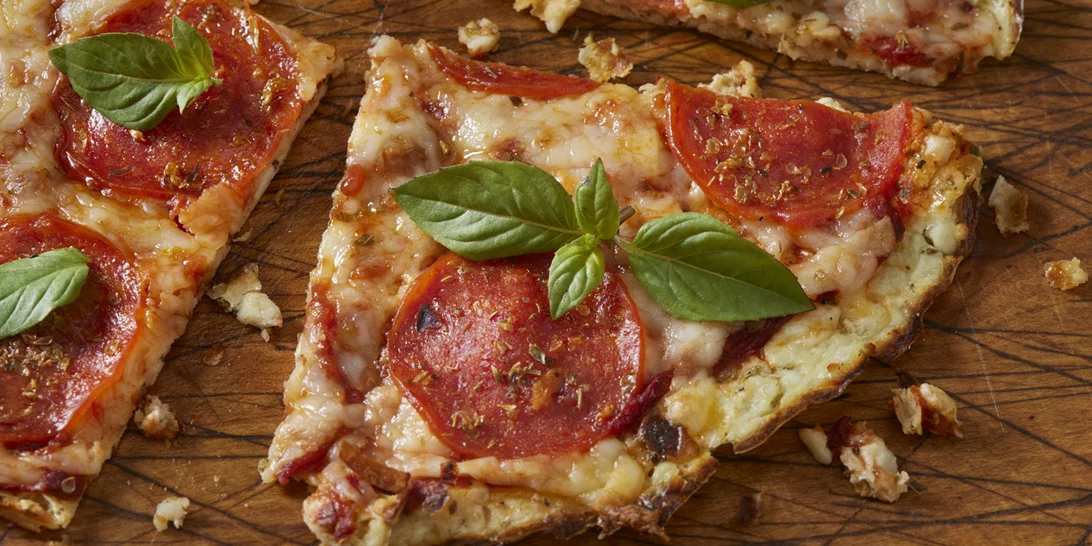 Η "ψευτοπίτσα" του Άκη Πετρετζίκη | Η viral συνταγή για το πιο εύκολο βραδινό που μπορείς να φτιάξεις στο σπίτι