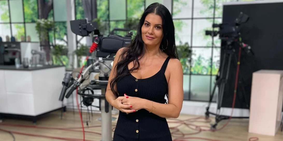 Η Μαρία Κορινθίου φόρεσε το ιδανικό μαγιό για γυναίκες με μεγάλο στήθος