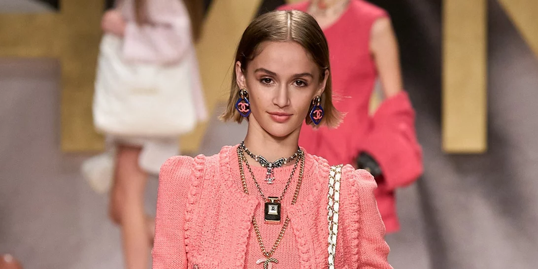 Η νέα εκδοχή των καρέ μαλλιών έχει παριζιάνικο αέρα