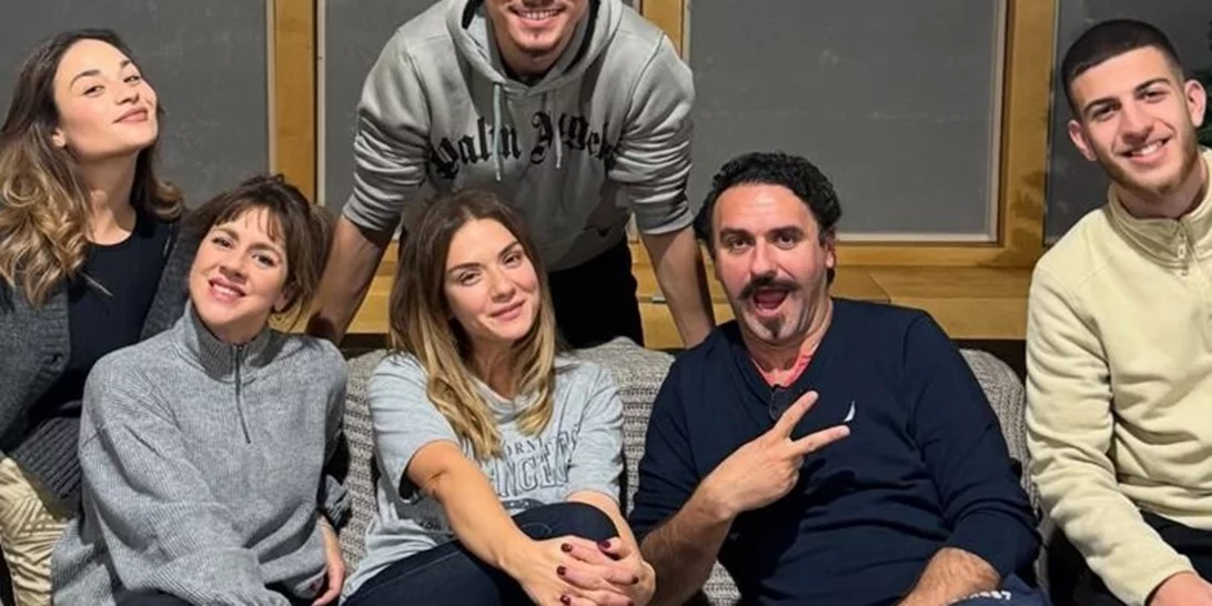 "Το Σόι σου" the remake| Το βίντεο της Βάσως Λασκαράκη με τις έφηβες κόρες της