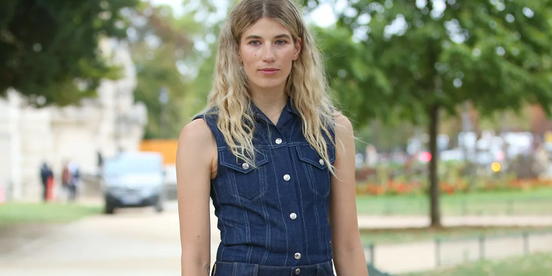 Βαρέθηκες το τζιν παντελόνι; Αυτές οι denim φούστες από τη Stradivarius είναι η τέλεια εναλλακτική