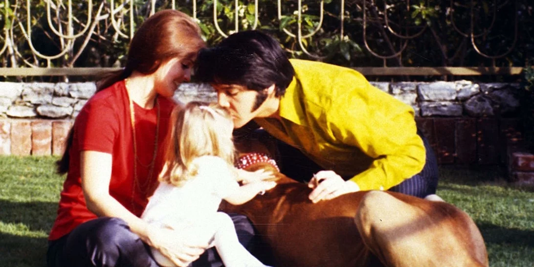 "Ξέρεις ποιος είναι ο πατέρας μου;" : Η Lisa Marie "λάτρευε" να χρησιμοποιεί το επίθετο Presley, λέει η μητέρα της