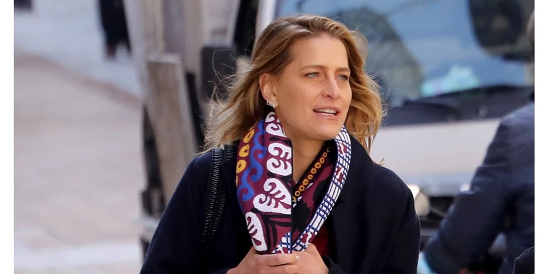 Η ανοιξιάτικη εμφάνιση της Τατιάνας Μπλάτνικ με sneakers στο κέντρο της Αθήνας