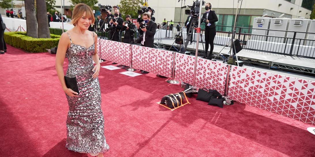 Οscars 2021 | Ποια looks ξεχώρισαν στο κόκκινο χαλί