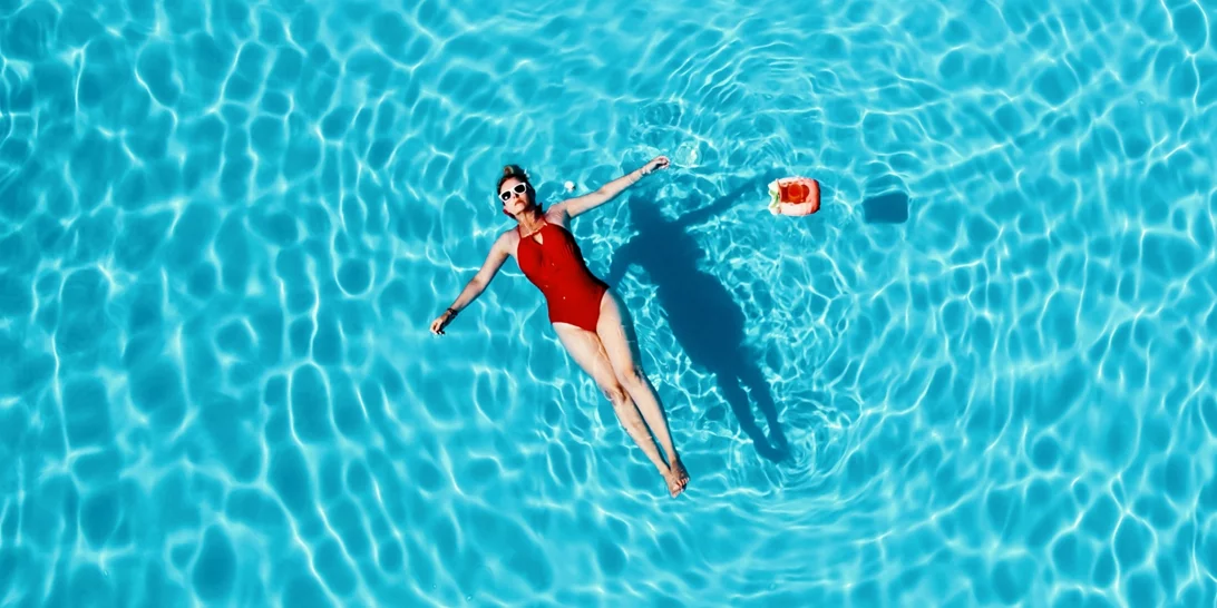 10 ολόσωμα μαγιό από τη Zara που κοστίζουν έως 20 ευρώ για να επιλέξεις το αγαπημένο σου