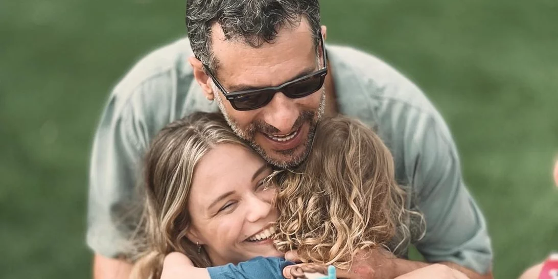 Σε παραδοσιακό ξενοδοχείο στο Ναύπλιο | Ο Γιώργος Χρανιώτης απαθανατίζει τον γιο του στις διακοπές τους