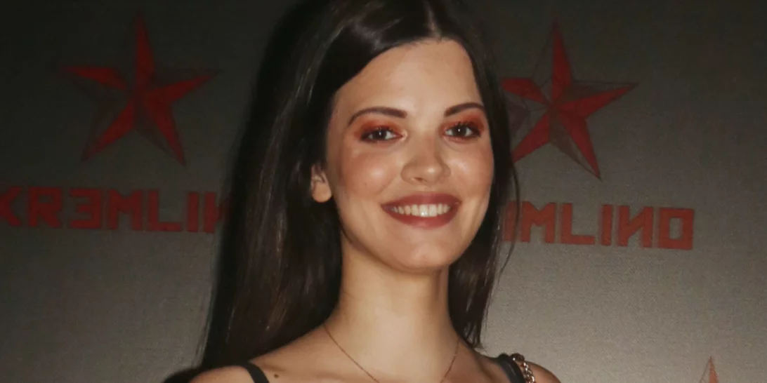 Τζένη Καζάκου | Η πανέμορφη εγγονή της Τζένης Καρέζη κάνει το ντεμπούτο της στην τηλεόραση (vid)