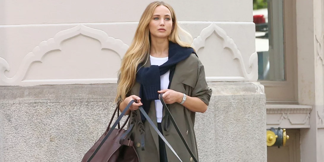 Χακί καμπαρντίνα | Πώς να συνδυάσεις το πιο hot πανωφόρι της σεζόν