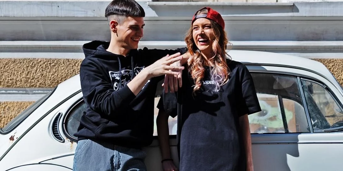 Το πρωταγωνιστικό δίδυμο της σειράς Milky Way φωτογραφήθηκε με τις απόλυτες τάσεις του streetwear