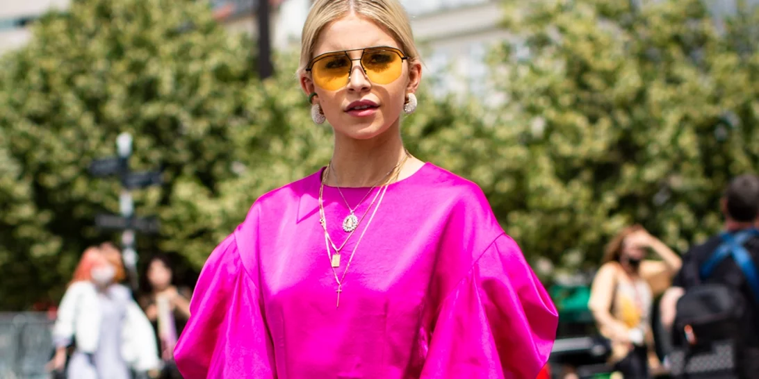 Τα κομψά maxi χρωματιστά φορέματα για να αντιμετωπίσεις την υψηλή θερμοκρασία με στιλ