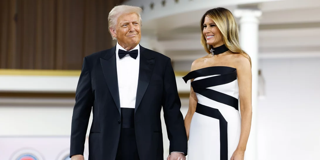 Η Melania Trump με strapless μακρύ φόρεμα στο Inauguration Night Ball