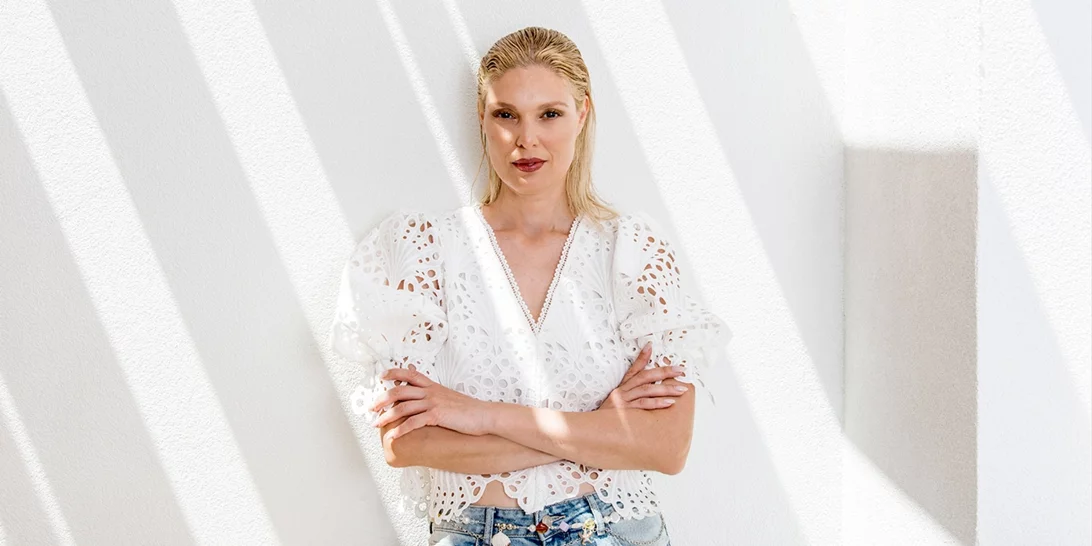 Ο κομψός τρόπος για να υιοθετήσεις τα summer trends σύμφωνα με την Αναστασία Περράκη