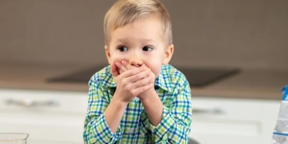 Το παιδί έβρισε; Η αντίδρασή σου έχει σημασία κι όχι η κακιά λέξη που μόλις είπε