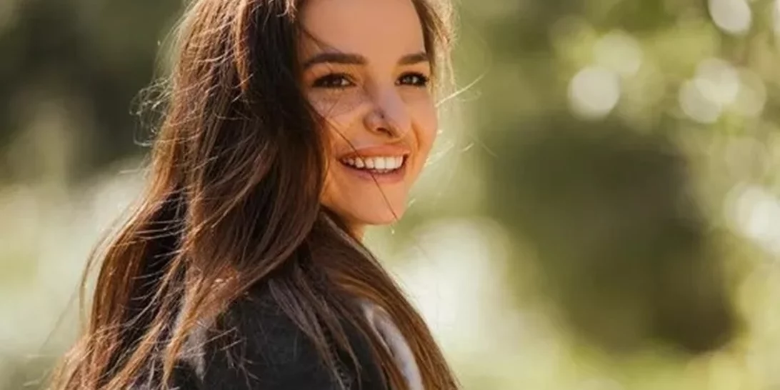 "O ρατσισμός και το ύφος σας δεν χωράει πλέον στον κόσμο μας!" | To δημόσιο ξέσπασμα της Εριέττας Κούρκουλου Λάτση για τη ρατσιστική επίθεση που δέχτηκε η "δεύτερη μητέρα" της