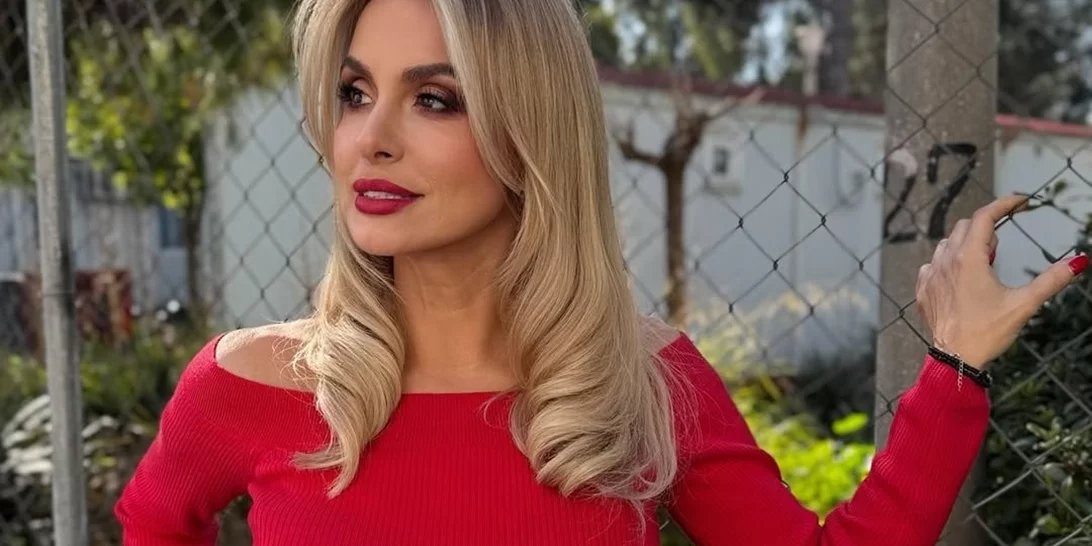 Ζωή Κρονάκη | Αγνώριστη 10 χρόνια πριν η γνωστή παρουσιάστρια