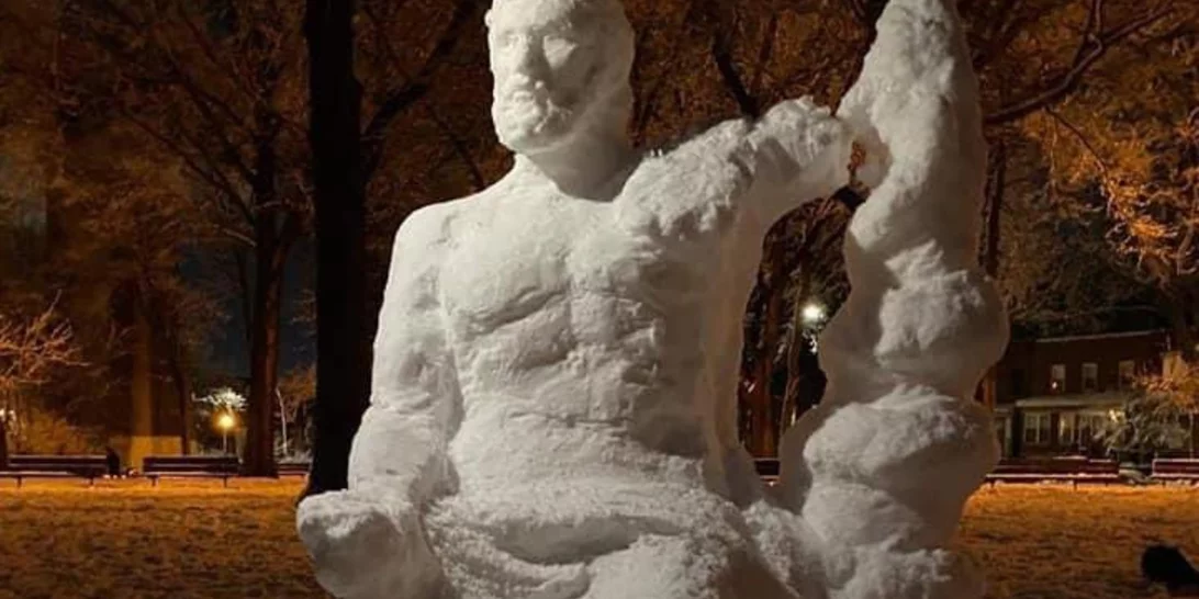 Ο "Ιπποκράτης", στο χιονισμένο Astoria Park της Νέας Υόρκης