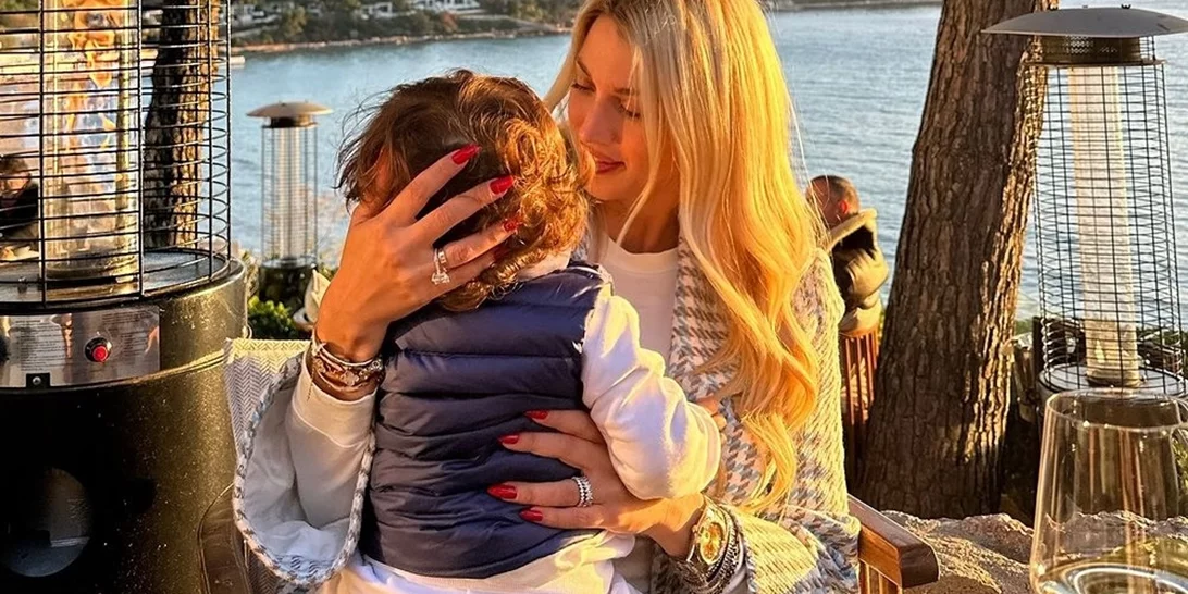 Κωνσταντίνα Σπυροπούλου | Η τρυφερή φωτογραφία με τους γιους της να "οδηγούν" τα αυτοκίνητά τους