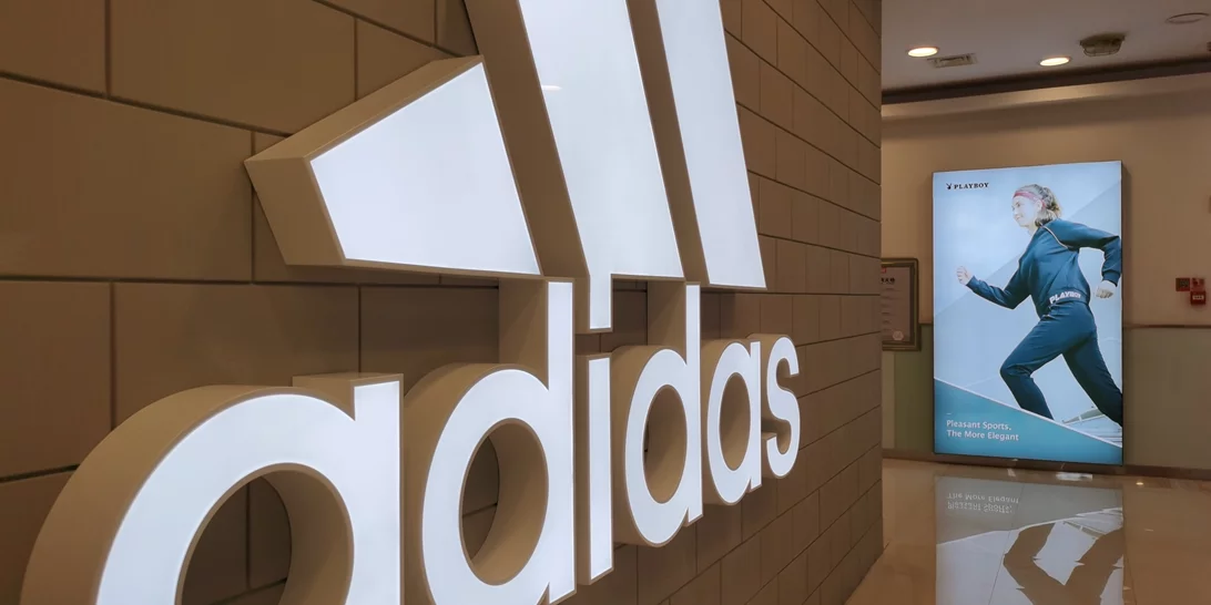 H Adidas έφτιαξε τα πιο μακριά sneakers που έχουν γίνει ποτέ