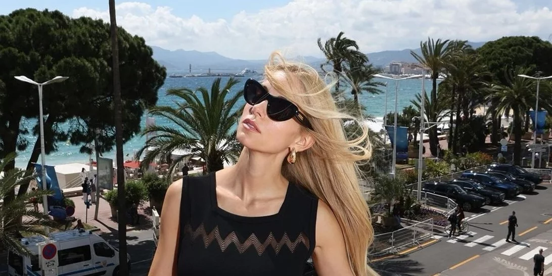 Δούκισσα Νομικού | Το σαμπουάν που τη βοηθά να διατηρεί τη λάμψη αλλά και τη δύναμη των (φρεσκοβαμμένων) μαλλιών της