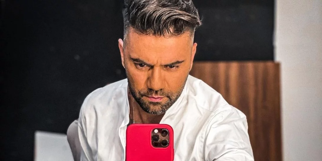 Όταν ο Θοδωρής Μαραντίνης συνάντησε τον αγαπημένο του τραγουδιστή | Η εμφάνιση στη συναυλία του Robbie Williams