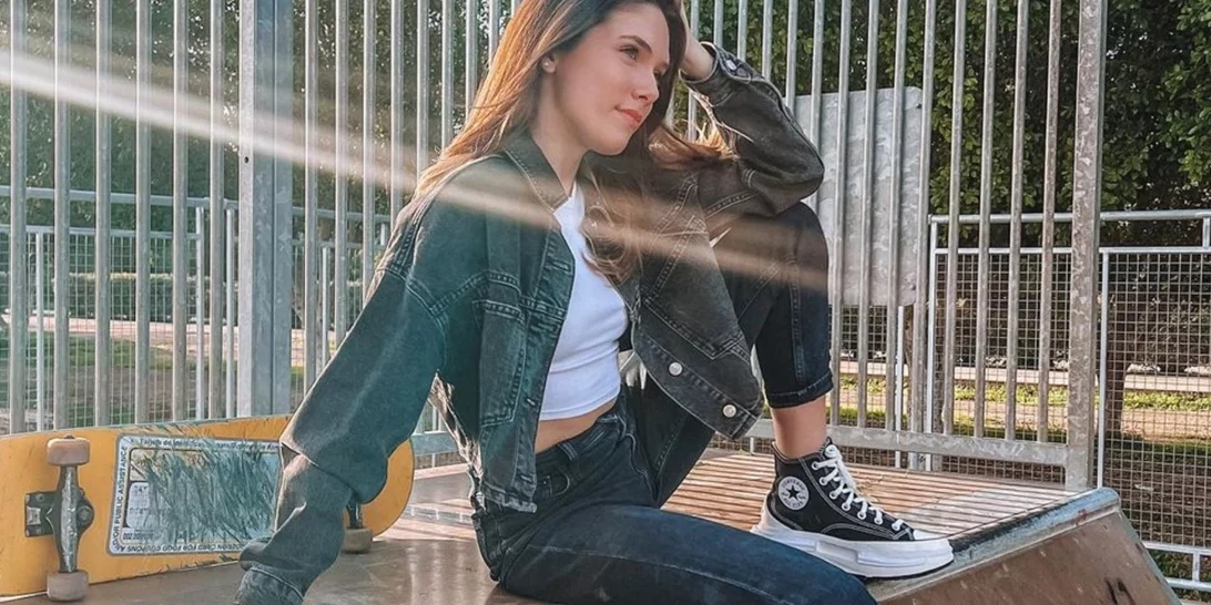 Η Αφροδίτη Λιάντου φόρεσε το τζιν παντελόνι που είναι απαραίτητο σε κάθε χειμερινή γκαρνταρόμπα