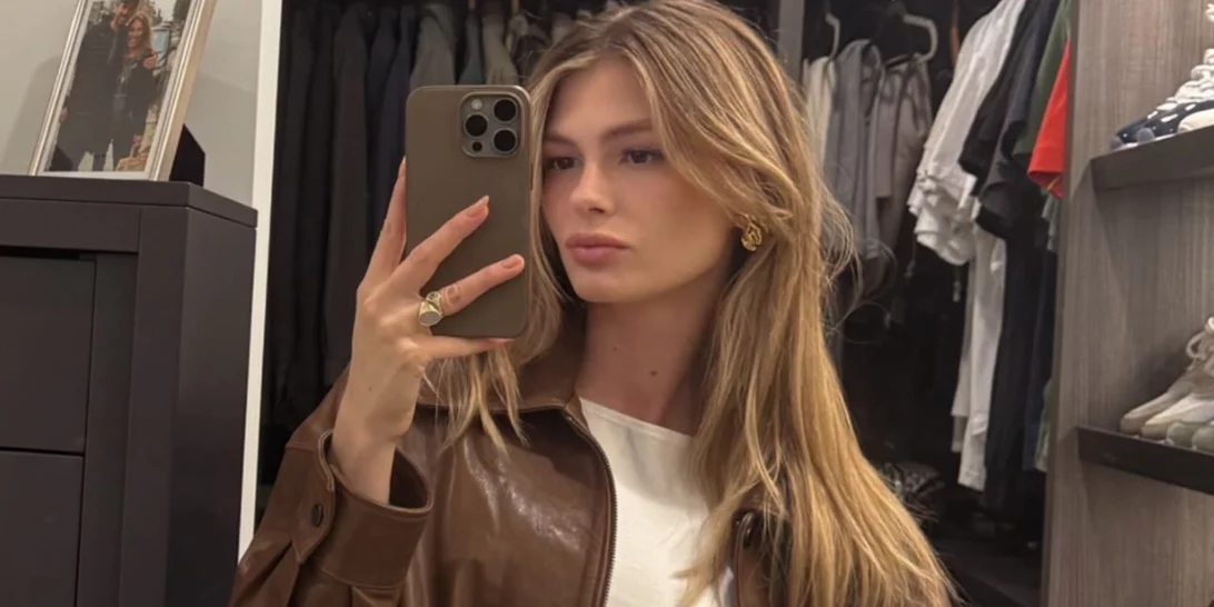 Η Αμαλία Κωστοπούλου προτείνει τον ανοιξιάτικο τρόπο για να φορέσεις το τζιν παντελόνι