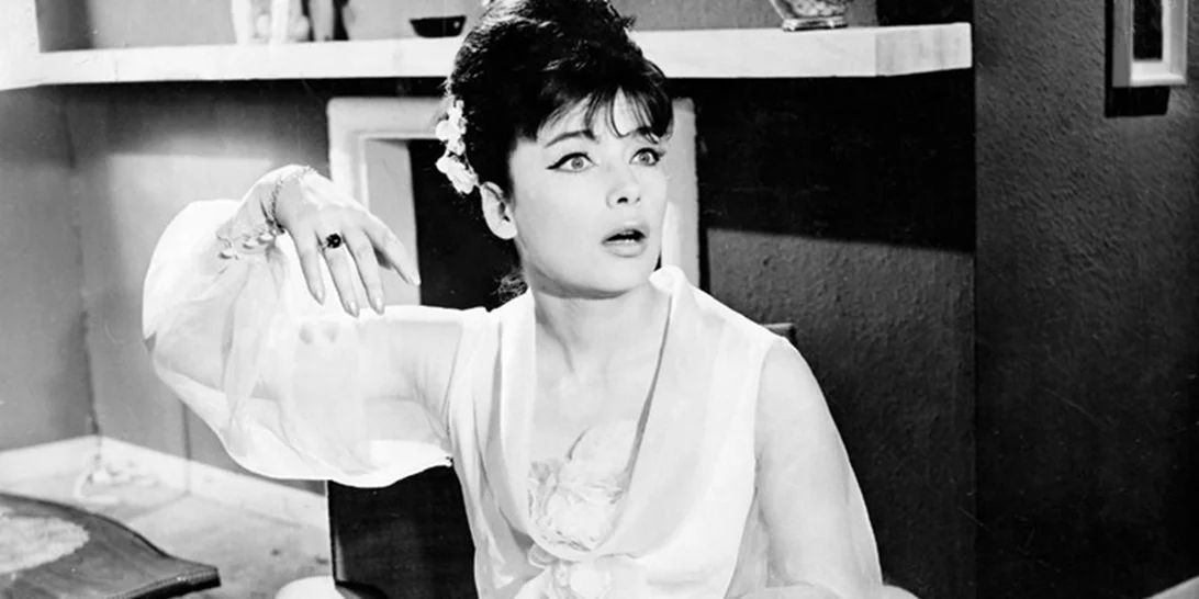 Εντυπωσιακή νύφη η Τζένη Καρέζη | Το σπάνιο κλικ με τον Σταύρο Νιάρχο ανήμερα του γάμου της