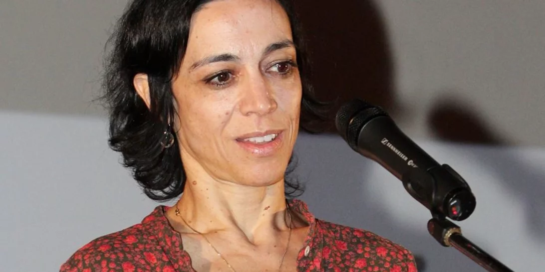 Έλενα Τοπαλίδου | Aνάβει το κερί στη μνήμη του μπαμπά της με έναν συγκινητικό χορό