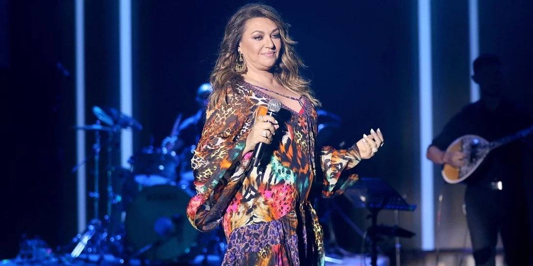 Καίτη Γαρμπή | "Δεν με ενδιαφέρει να τα έχω καλά με όλους - Υπάρχουν τόσα προβλήματα.Τι κάνουμε εμείς; Διαφημίζουμε μόνο το καινούργιο μας τραγούδι;"