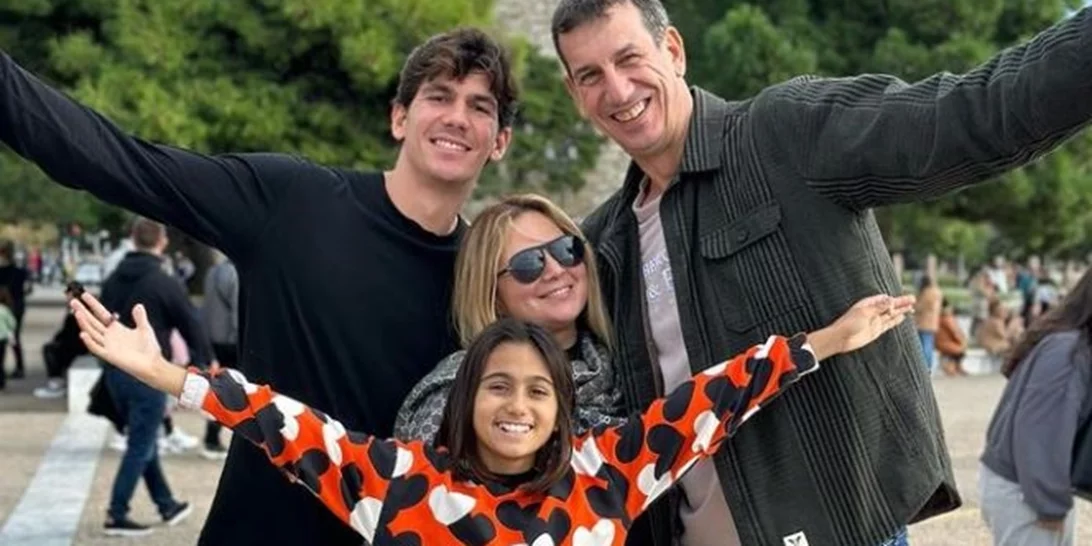 Νάνσυ Ζαμπέτογλου | Δημοσίευσε το βίντεο της κόρης της από το ρεβεγιόν στο Σύνταγμα που έγινε viral