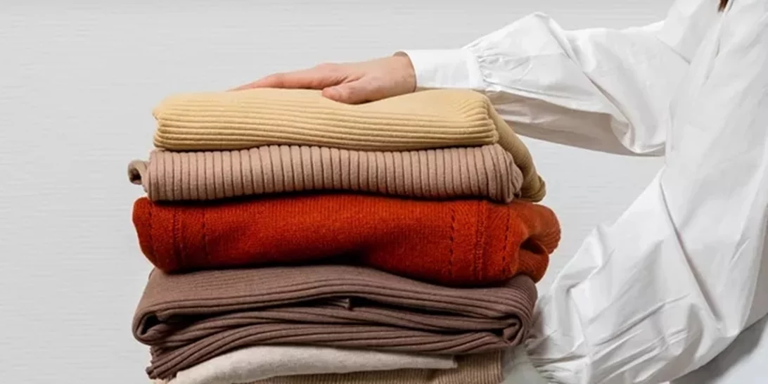 Μικρές ντουλάπες, μεγάλη οργάνωση | Tips για αξιοποίηση χώρου τώρα που κατεβάζεις τα χειμωνιάτικα