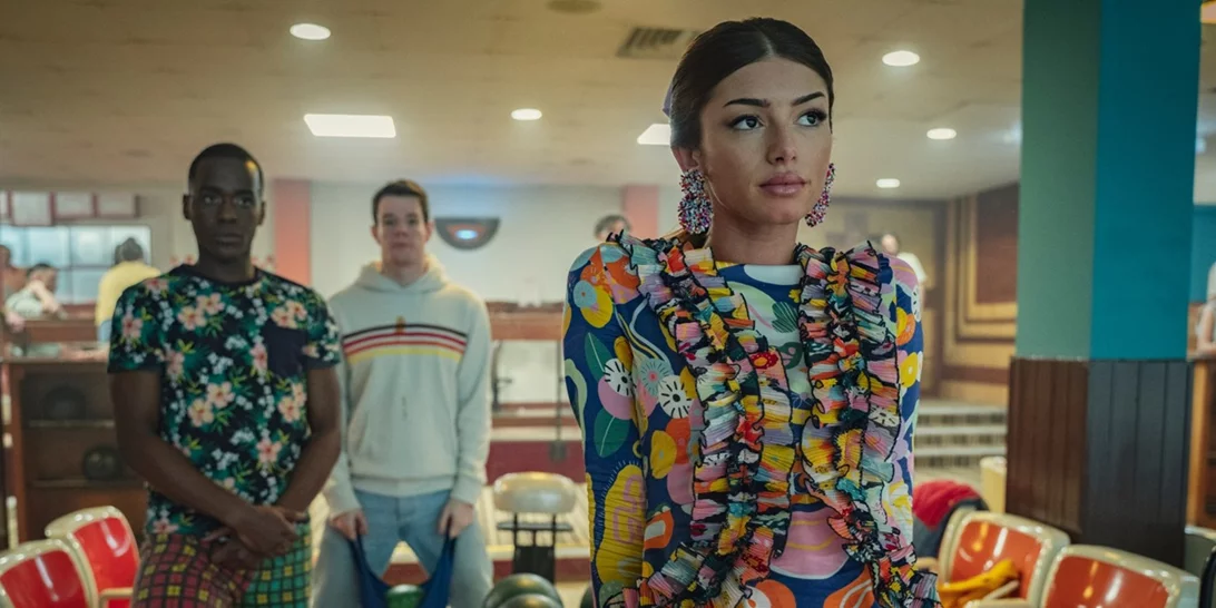 Ruby Matthews | Η ηρωίδα της σειράς Sex Education φόρεσε δημιουργία Ελληνίδας σχεδιάστριας