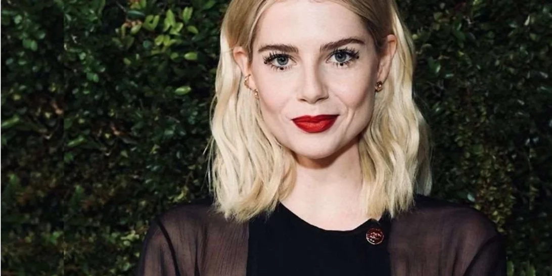 Κάμερα στη Lucy Boynton
