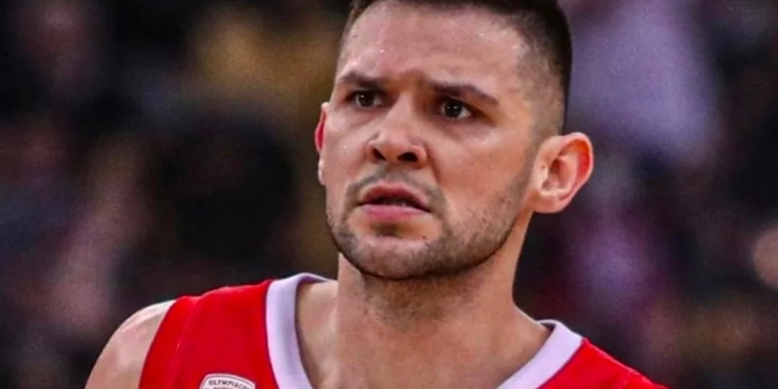 Μάρτυρας τροχαίου ο Κώστας Παπανικολάου - Απασχόλησε δυο παιδιά για να μην αντιληφθούν τον τραυματισμό της μητέρας τους