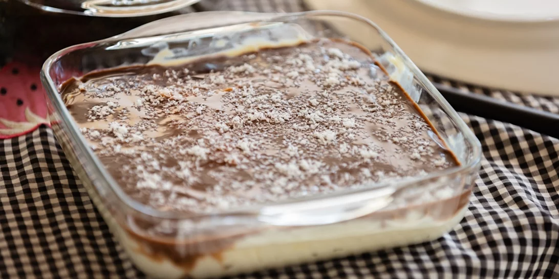 Το ονειρικό μπισκοτογλυκό ψυγείου με μπανάνα της Αργυρώς Μπαρμπαρίγου | Η συνταγή που θα σου θυμίσει τα παιδικά σου χρόνια